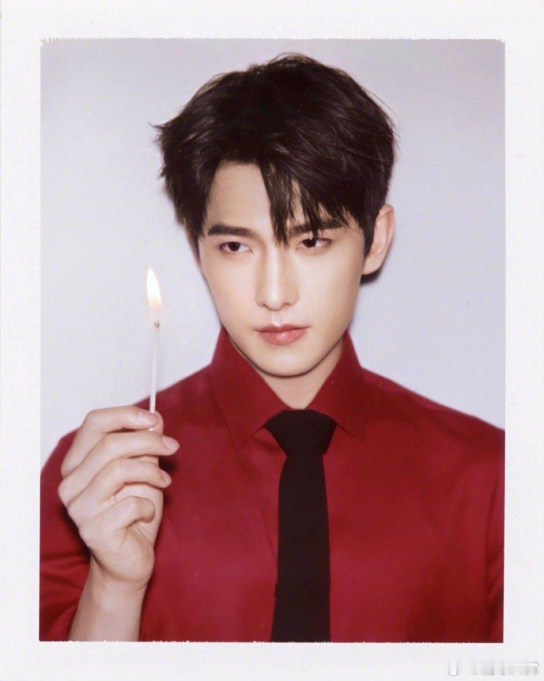 上一秒红西装狙击心跳💘，下一秒粗布麻衣修仙问道🧙♂️  杨洋这波是美颜暴击+