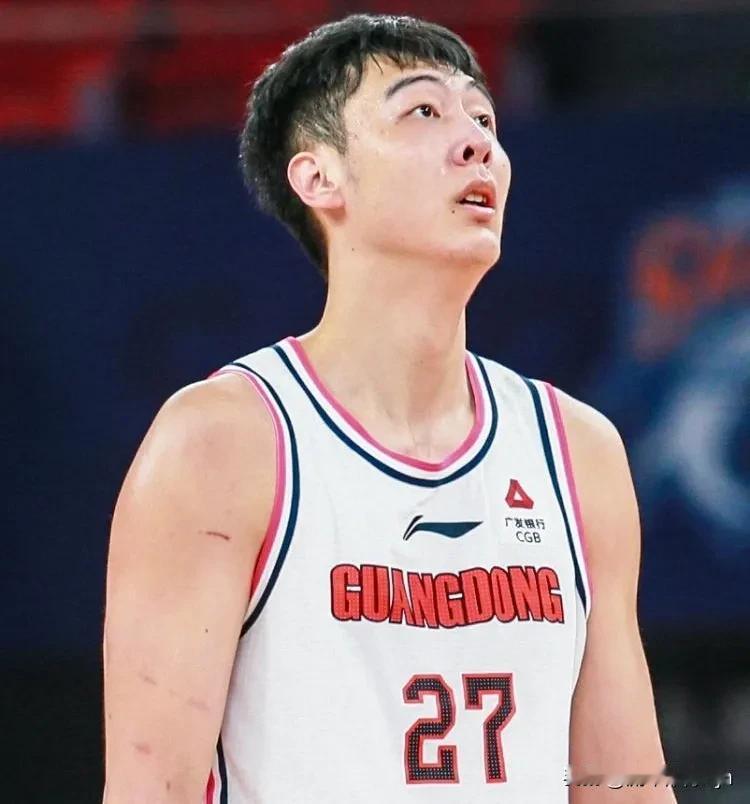 随着上海男篮99：112不敌广东男篮，本场比赛暴露出3个可笑的事实。

1. 张