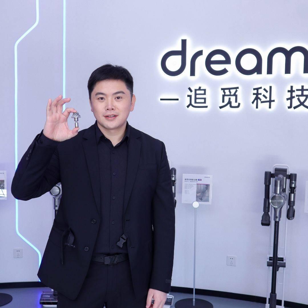 我查了下想挖余承东的俞浩，
才知道他这么不简单！
可不是啥碰瓷蹭热度，而是他这个