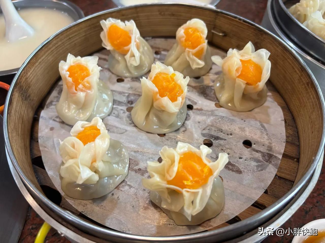 越穷的地方生孩子的越多，因为生孩子和养孩子的成本太低，而越富的地方生育率反而会越