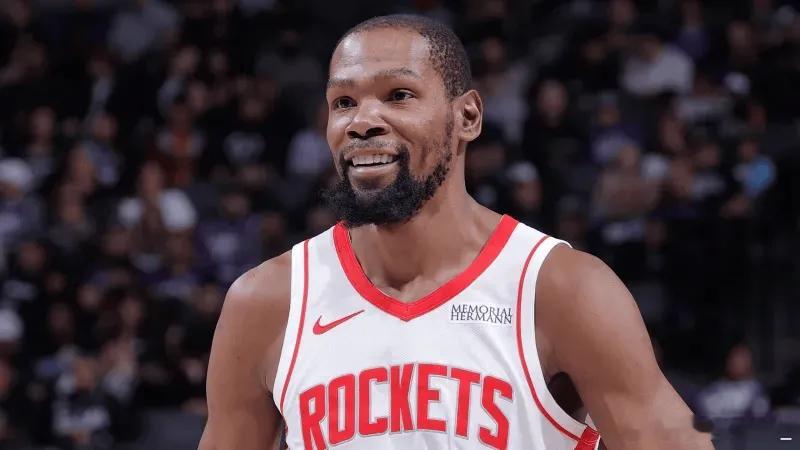 NBA常规赛，火箭对阵快船的全场比赛已结束，。火箭球员凯文-杜兰特全场出战29分