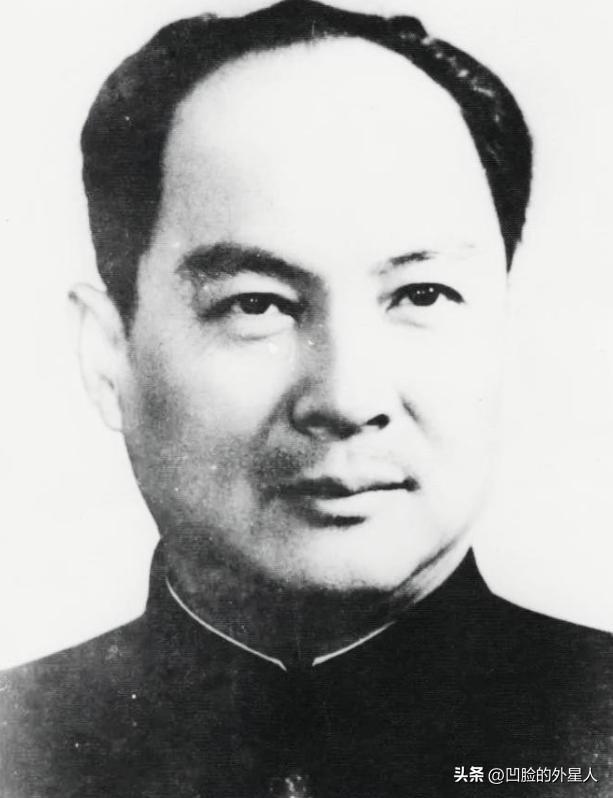 1935年，他被开除党籍，戴着手铐走完长征，开国大典前，毛主席问他：“你为何不来