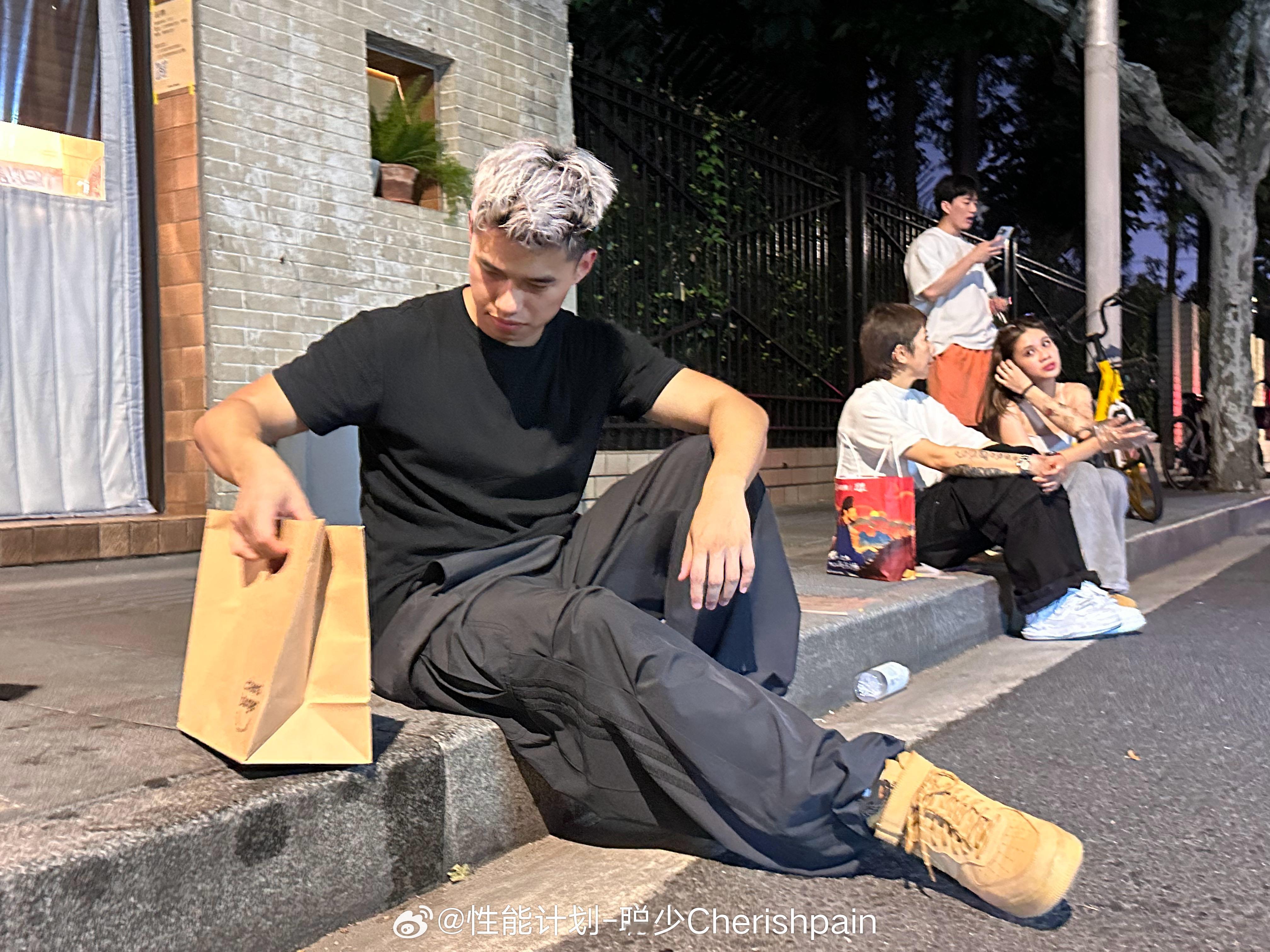 马萨一口 今天的晚餐有着落了，感谢好心人[苦涩] ​​​