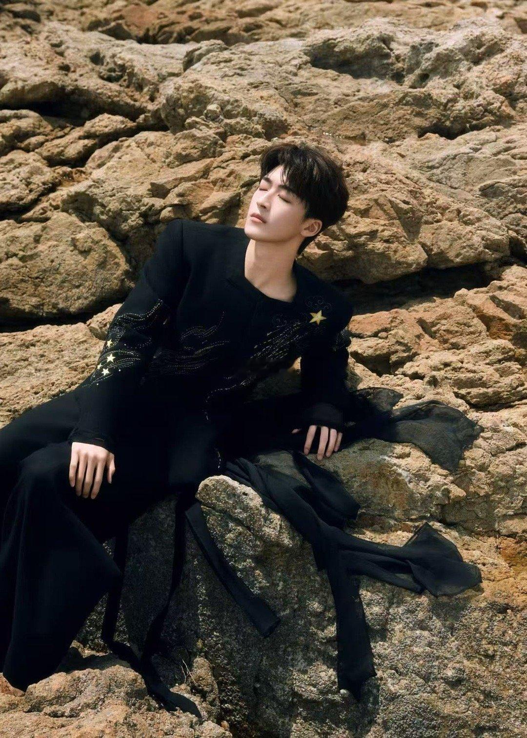 谁说没有选秀就看不到秀人合体 林墨和何洛洛在浙江卫视的合体，让很多观众感到惊喜。