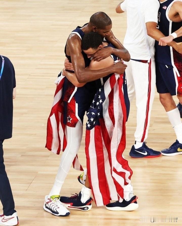 杜兰特预计将会参加28年奥运

“ 我没说我不打 是詹姆斯说他不打的 
 我和斯