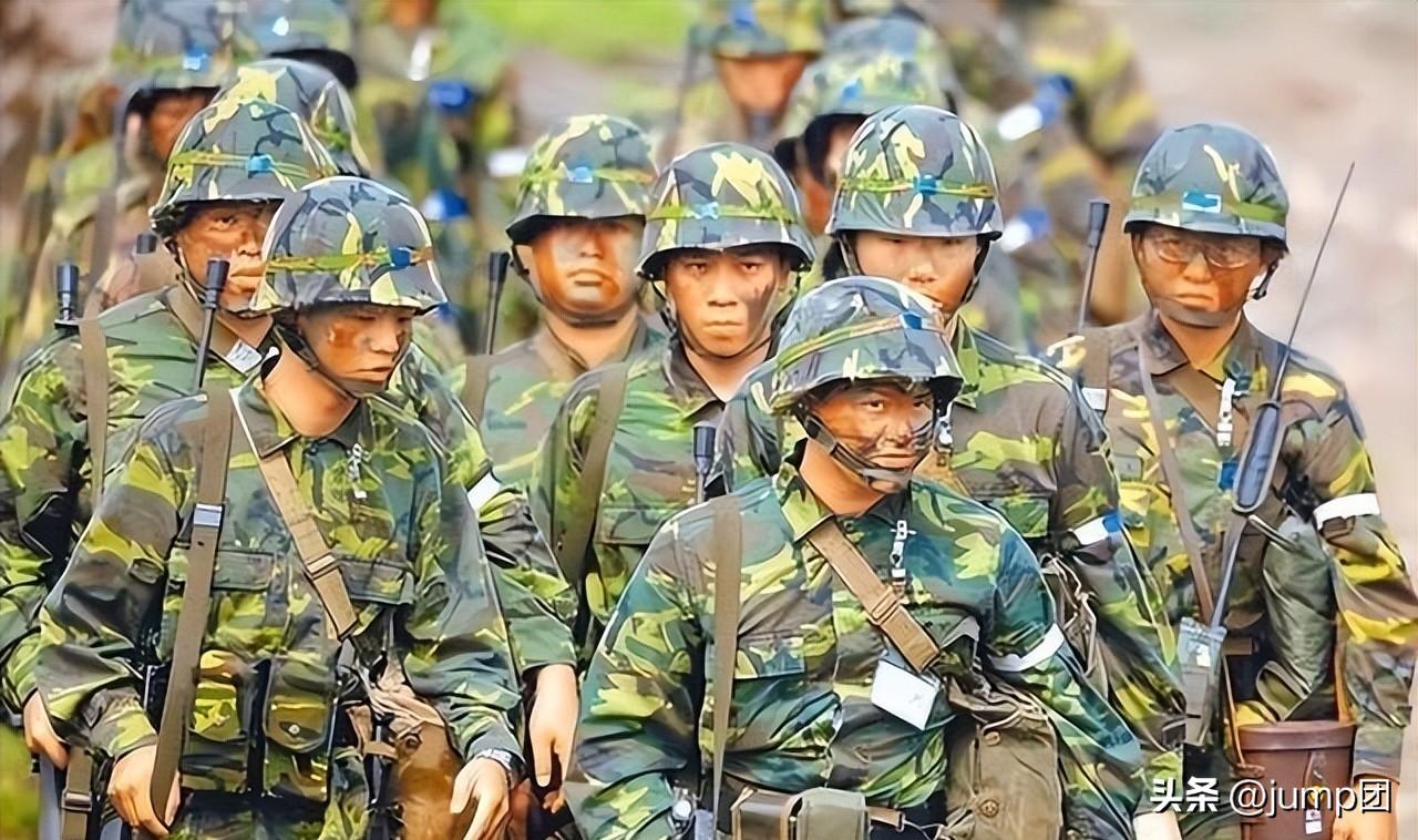 一个拿台军退伍证的男人，在景区售票窗口前要求按解放军标准免票，理由是台湾是中国的