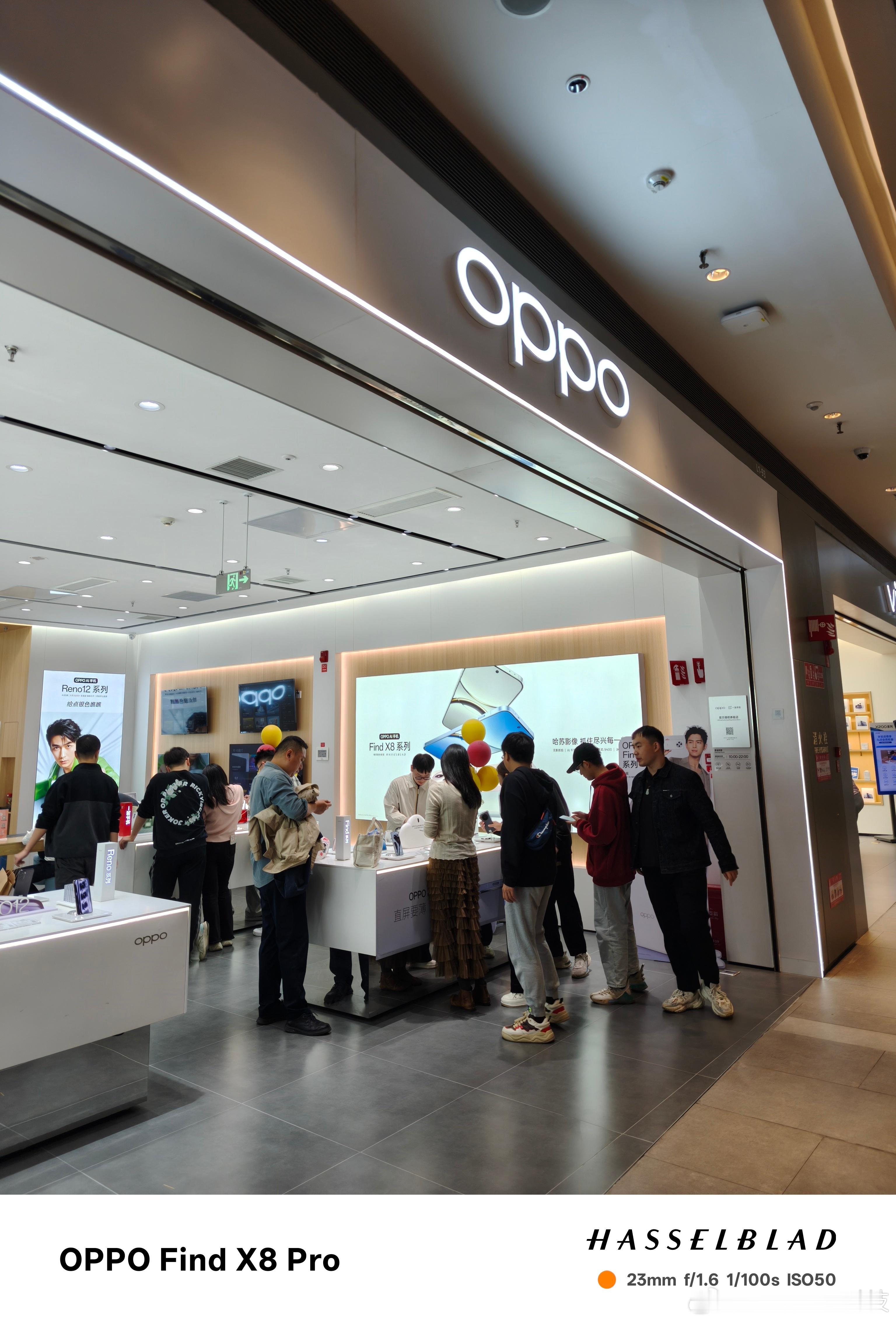 #一加13#路过OPPO手机店，一加13是真火 ​​​