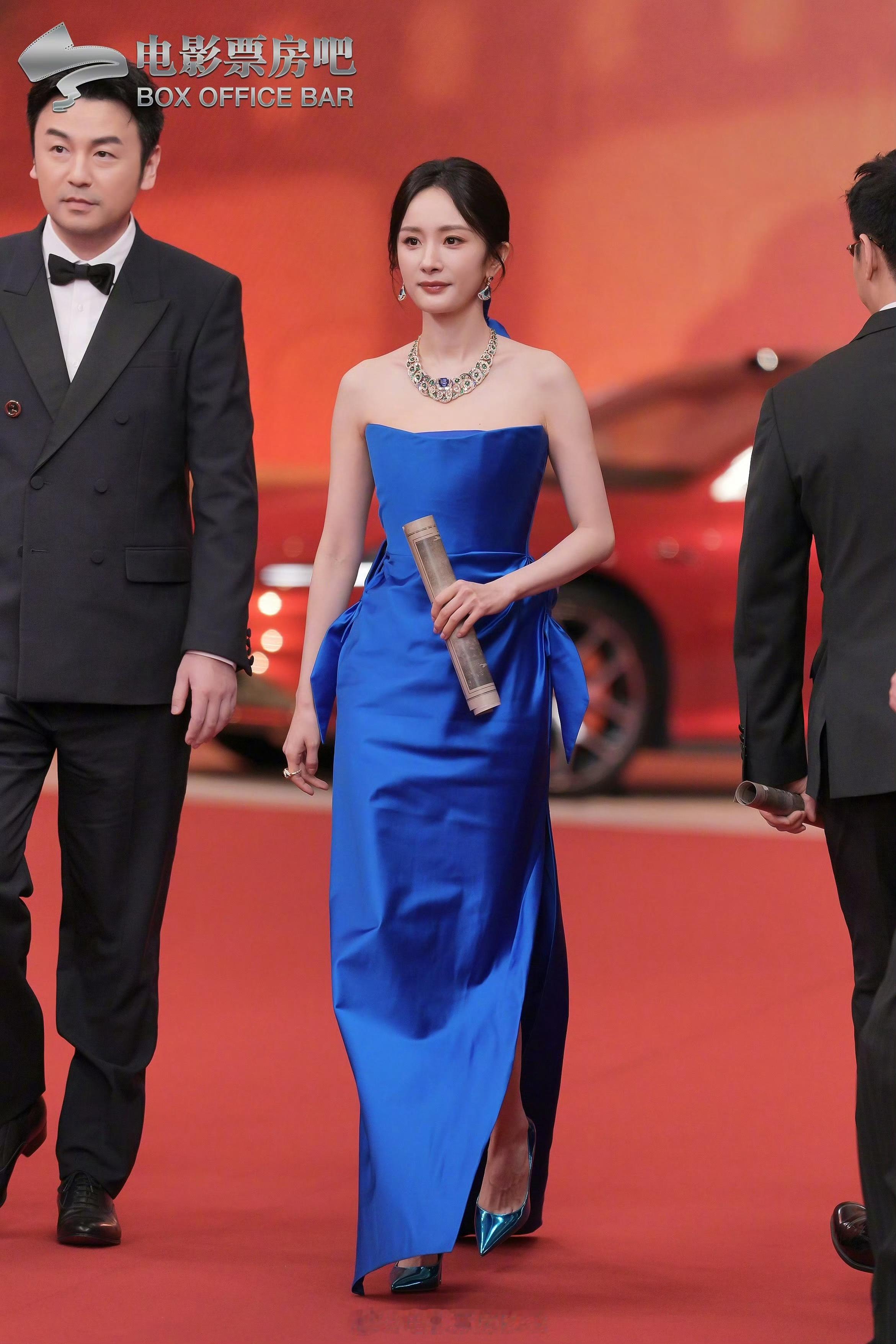 杨幂 💙夏日Highlight时刻 💎穿夏帕瑞丽高级定制，戴宝格丽，踩cl～