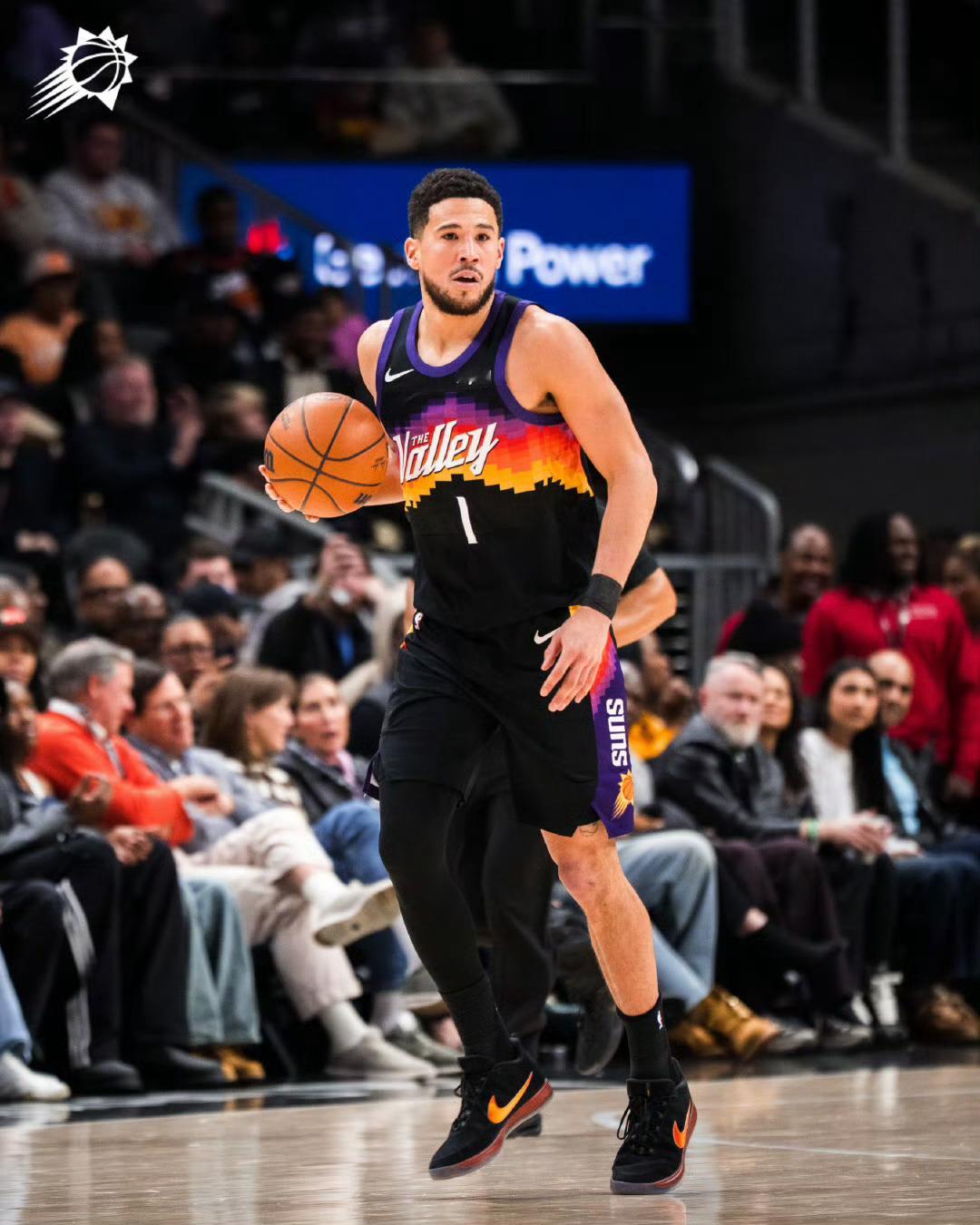 Shane Young报道，德文-布克在亚特兰大遭遇右脚踝伤势，将在一周后接受复