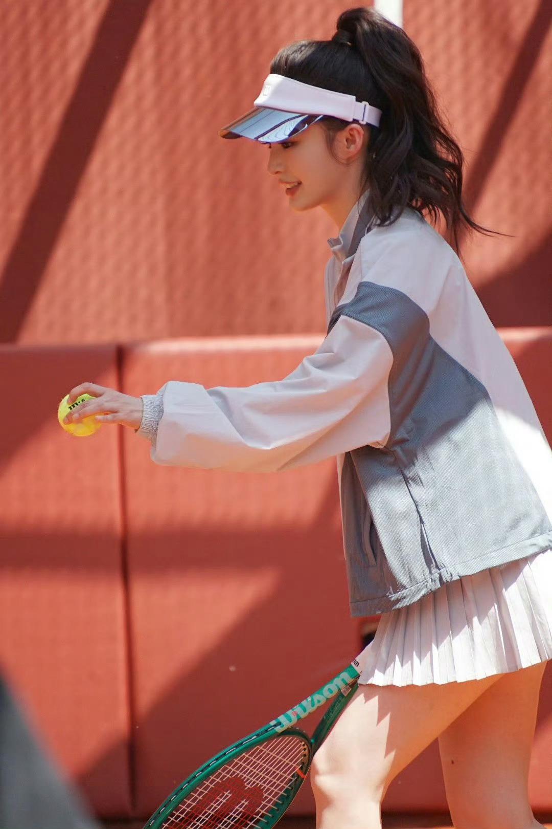 李沁高马尾运动风李沁好美，这状态说是18岁我都信