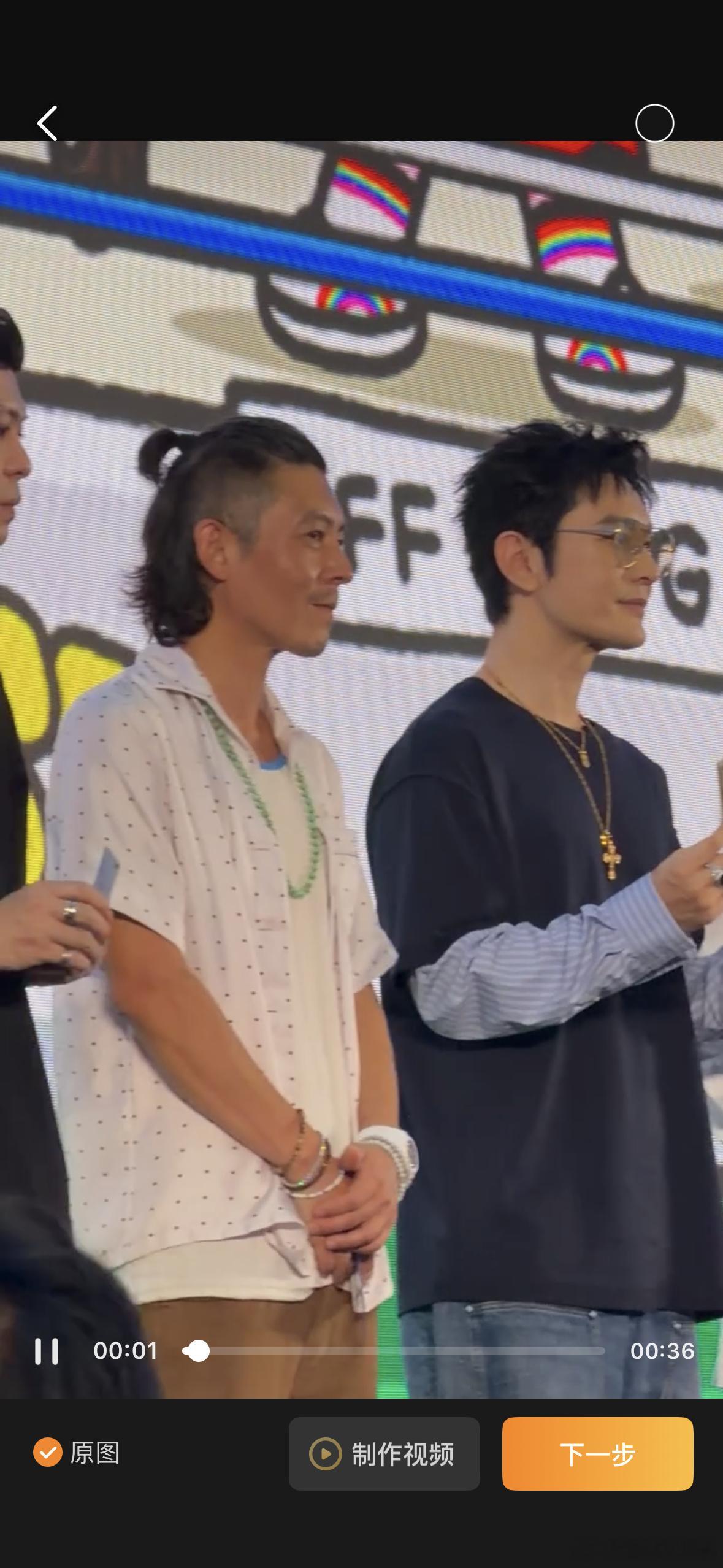 45岁的陈冠希48岁的黄晓明刷到陈冠希和黄晓明同框那张图，愣了好几秒。一个45一