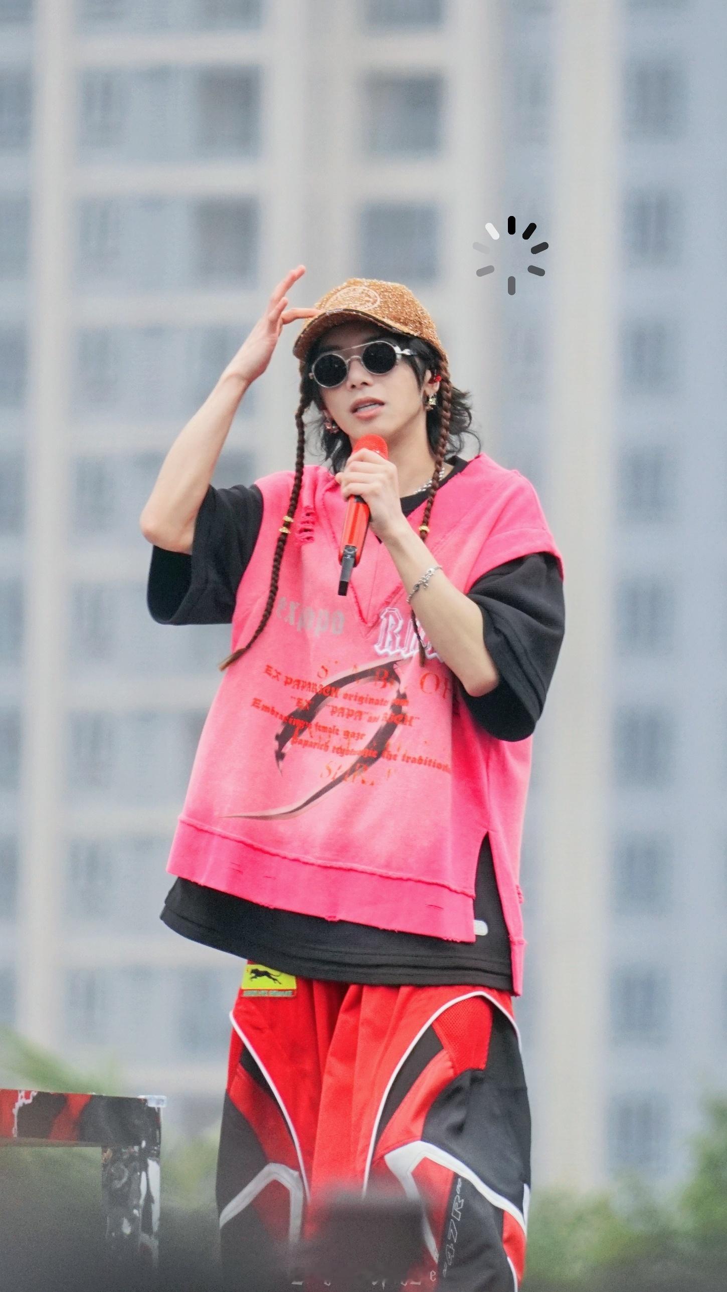 华晨宇 ｜2026华晨宇火星演唱会 别问可不可以 只说愿不愿意，召唤新的运气，你