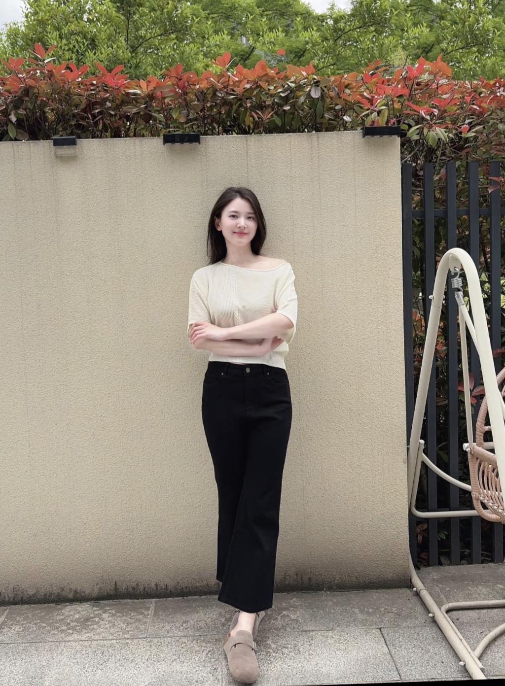 就是看一眼就心动了，觉得怎么会有这么完美的女人