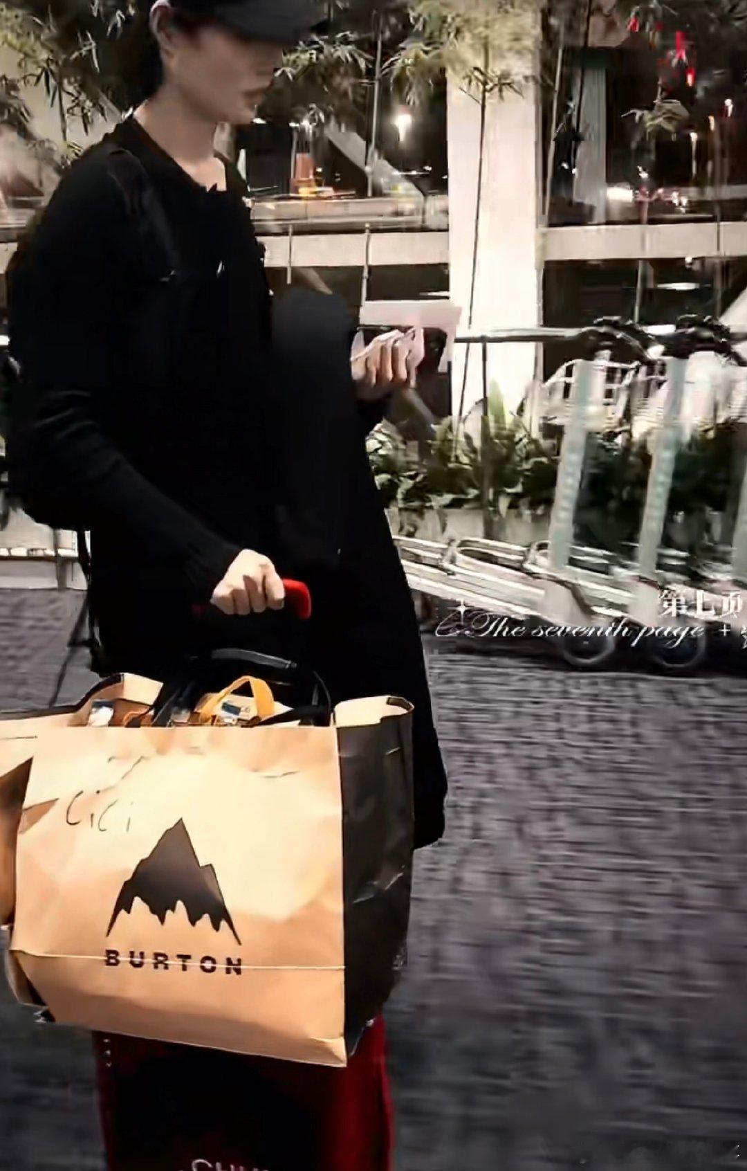 柯淳 瘦了是不是上镜好看一点 救命！柯淳也太会戳人了吧！被粉丝夸奖后主动求认可，