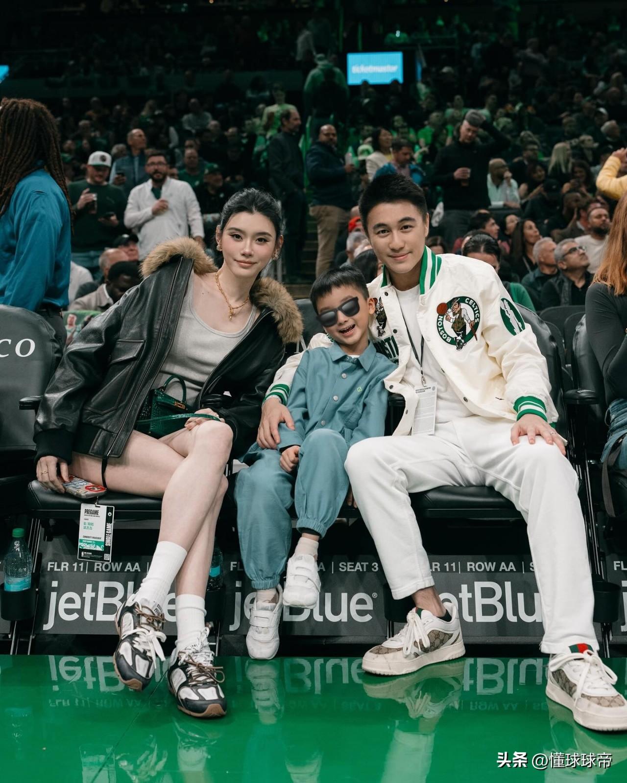 出生在罗马的孩子，凯尔特人小老板何猷君携妻儿现场观战NBA比赛!

今天NBA各