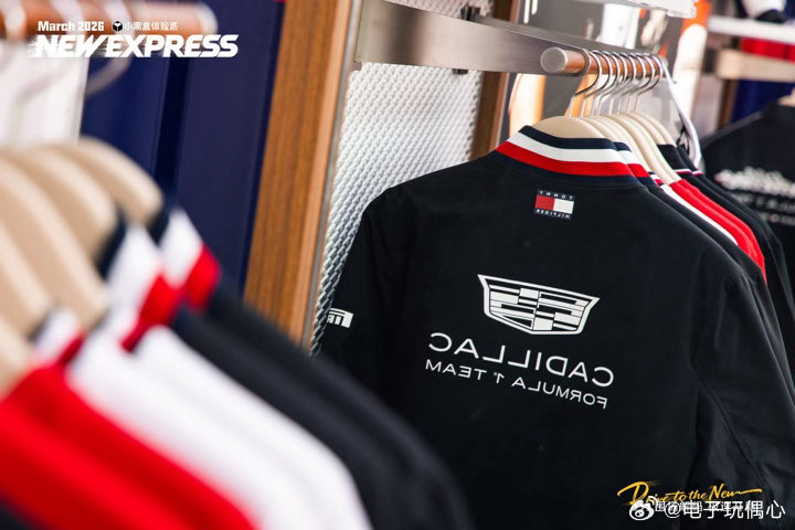 天猫在上海手搓了辆F1痛车西岸新晋拍照圣经：和天猫痛车合拍100张，正面拍涂装细