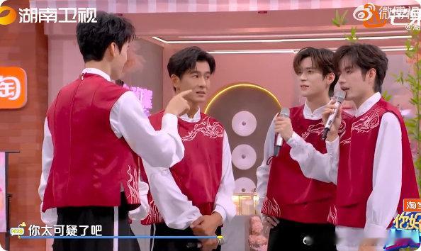 龚俊乔振宇卧底内讧了 龚俊这卧底当的，简直是 “送分题” 大师！不仅自己暴露，还