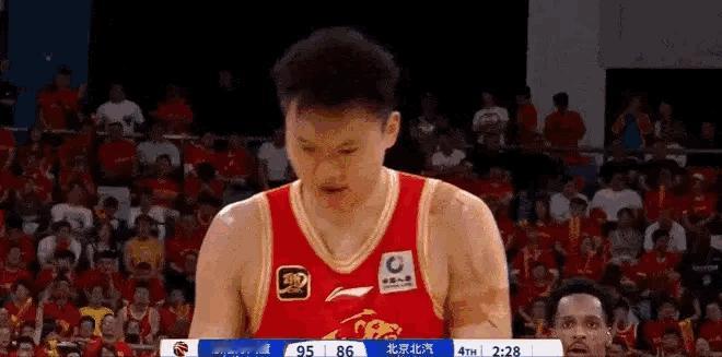 广厦男篮1比1北京男篮 真战士！吴骁单手罚球！是肩膀有伤吗？CBA总决赛 ​​​