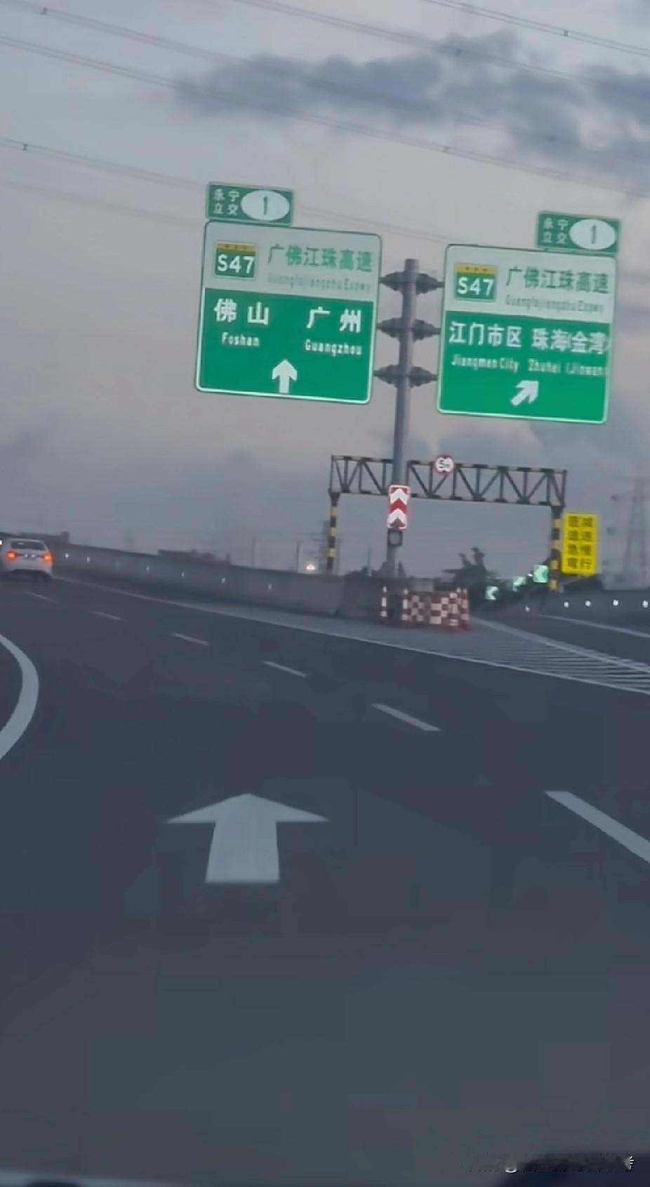 兄弟们，姐妹们，听我一句： 真想搞钱，第一步，先给自己来个“断奶”。 把“等贵人