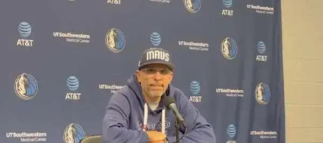 独行侠花大钱组的双塔，正在亲手拆掉。
 
看一组数据：戴维斯+加福德同时在场，百