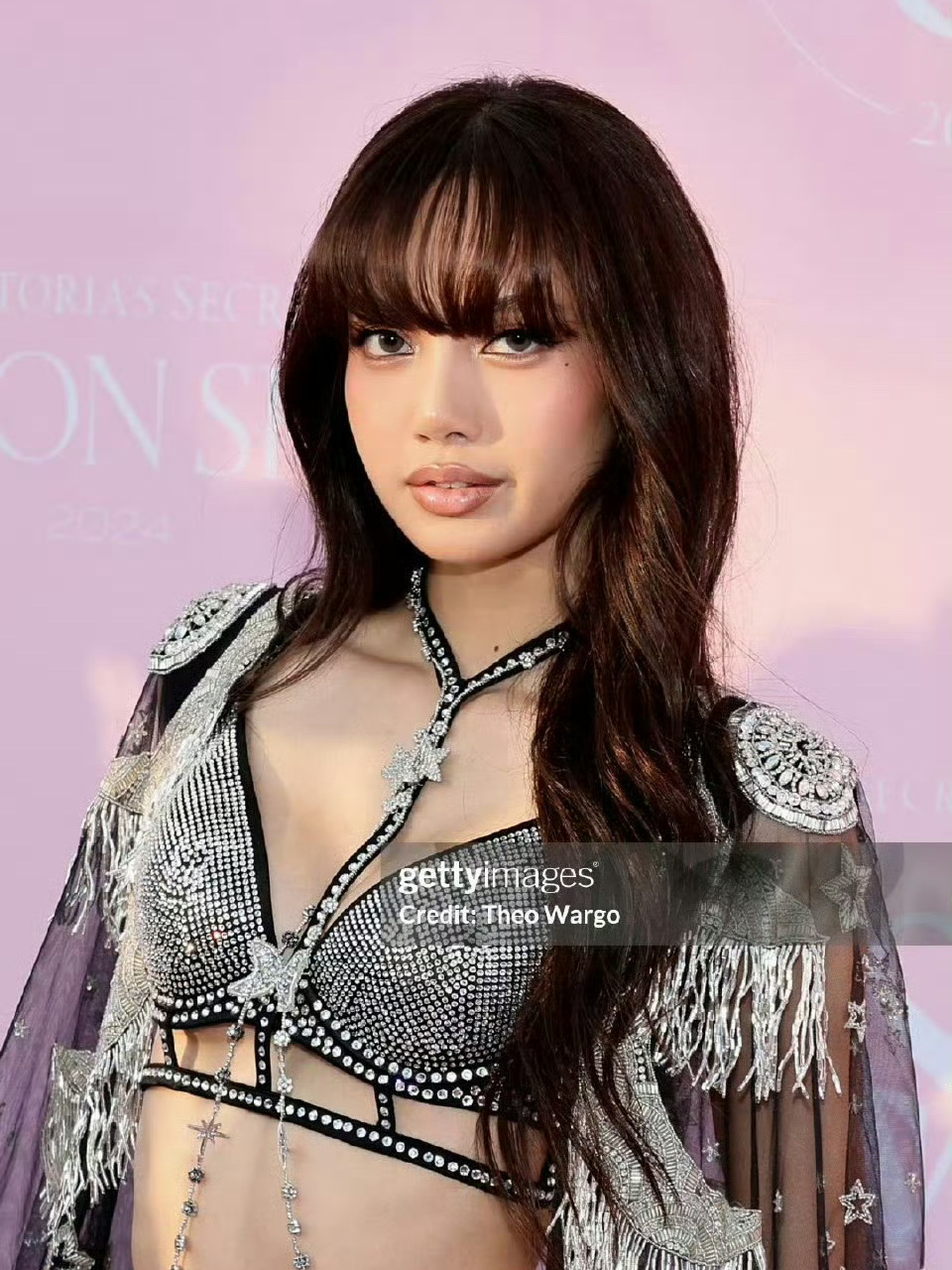 Lisa维密造型泰味儿好足[doge]第一张图差点没认出来[吃惊] ​​​