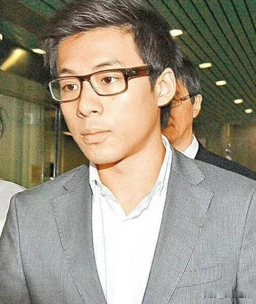 霍家的三弟选择从艺，尽管是个优秀演员，娱乐界的流量也高，却没有两位哥哥名气旺，两