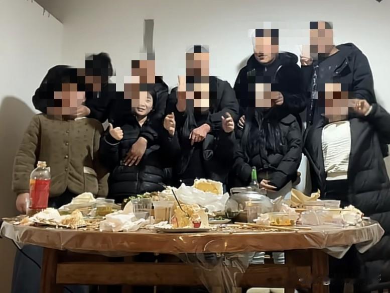 全网都在点评这5对聚会的小夫妻，都觉得最左边的那对夫妻过的不如意，就因为那个女的