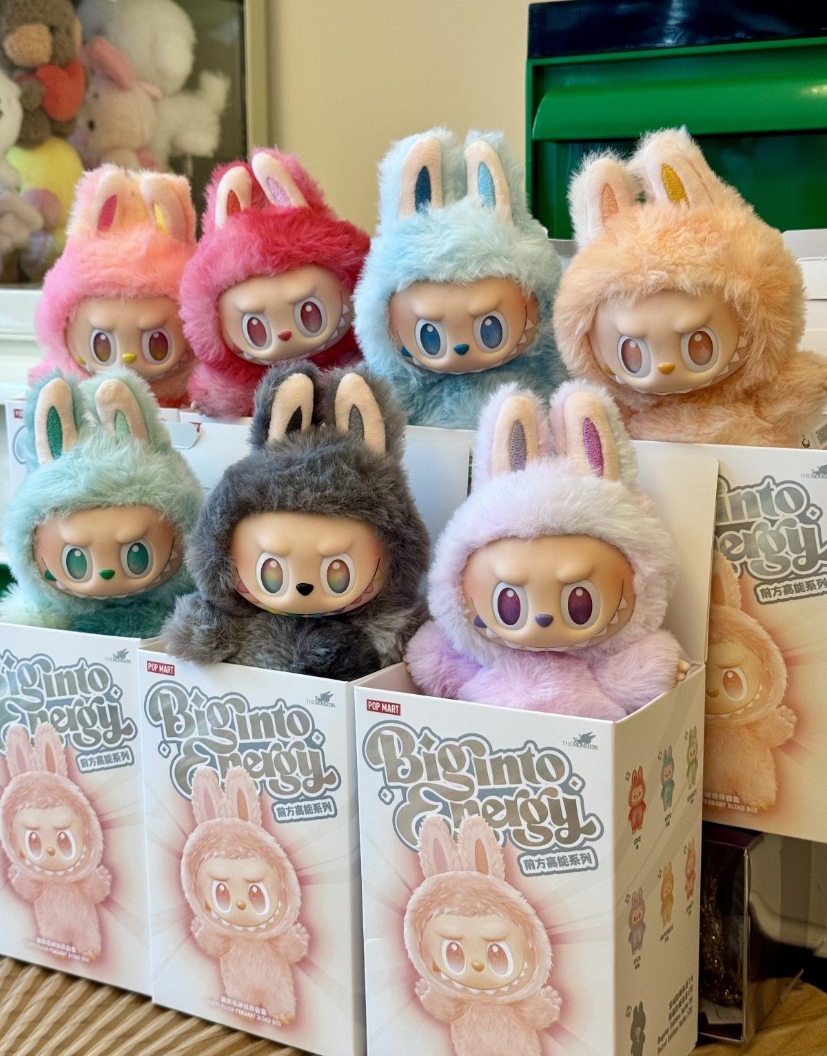 Labubu价格暴跌90%！潮玩圈疯狂洗牌，谁在买单？

近来，潮玩届沸腾了！