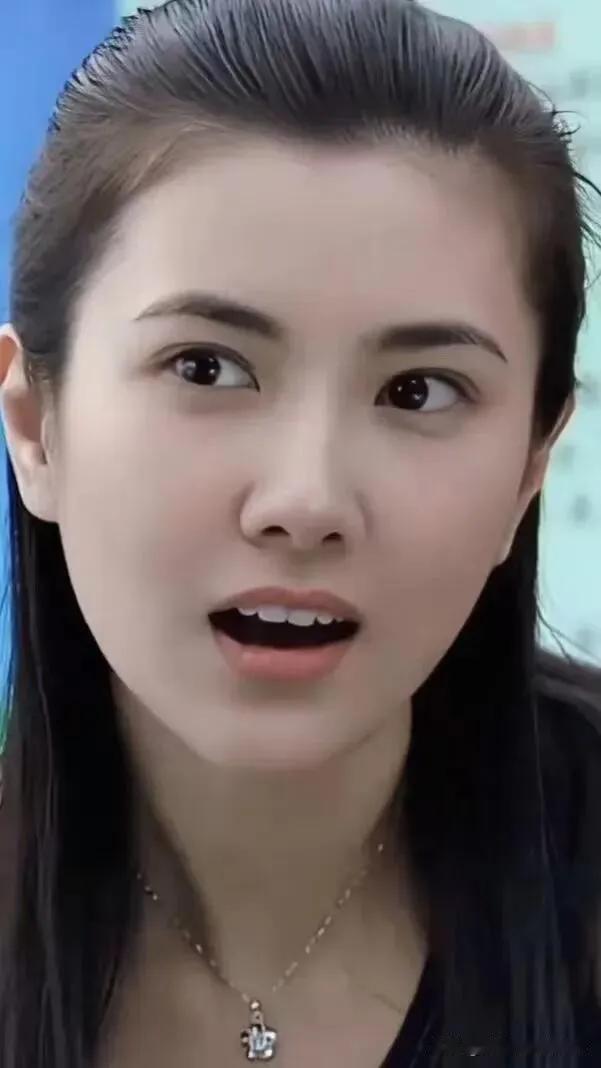 边潇潇，80后最漂亮的一个女演员，留着披肩的长发，很好看，有气质，很多观众熟知丁