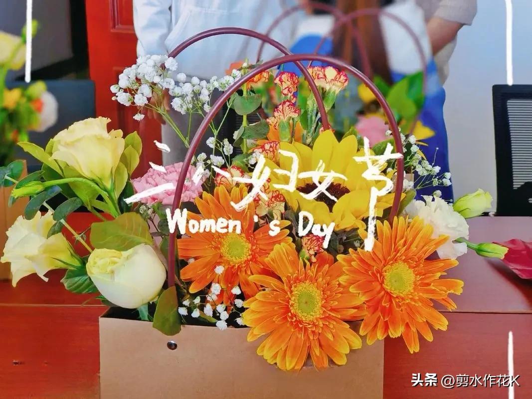 今天三八节，这个节日该怎么过呢？
    工会主席去给校长汇报，以前的校长基本上