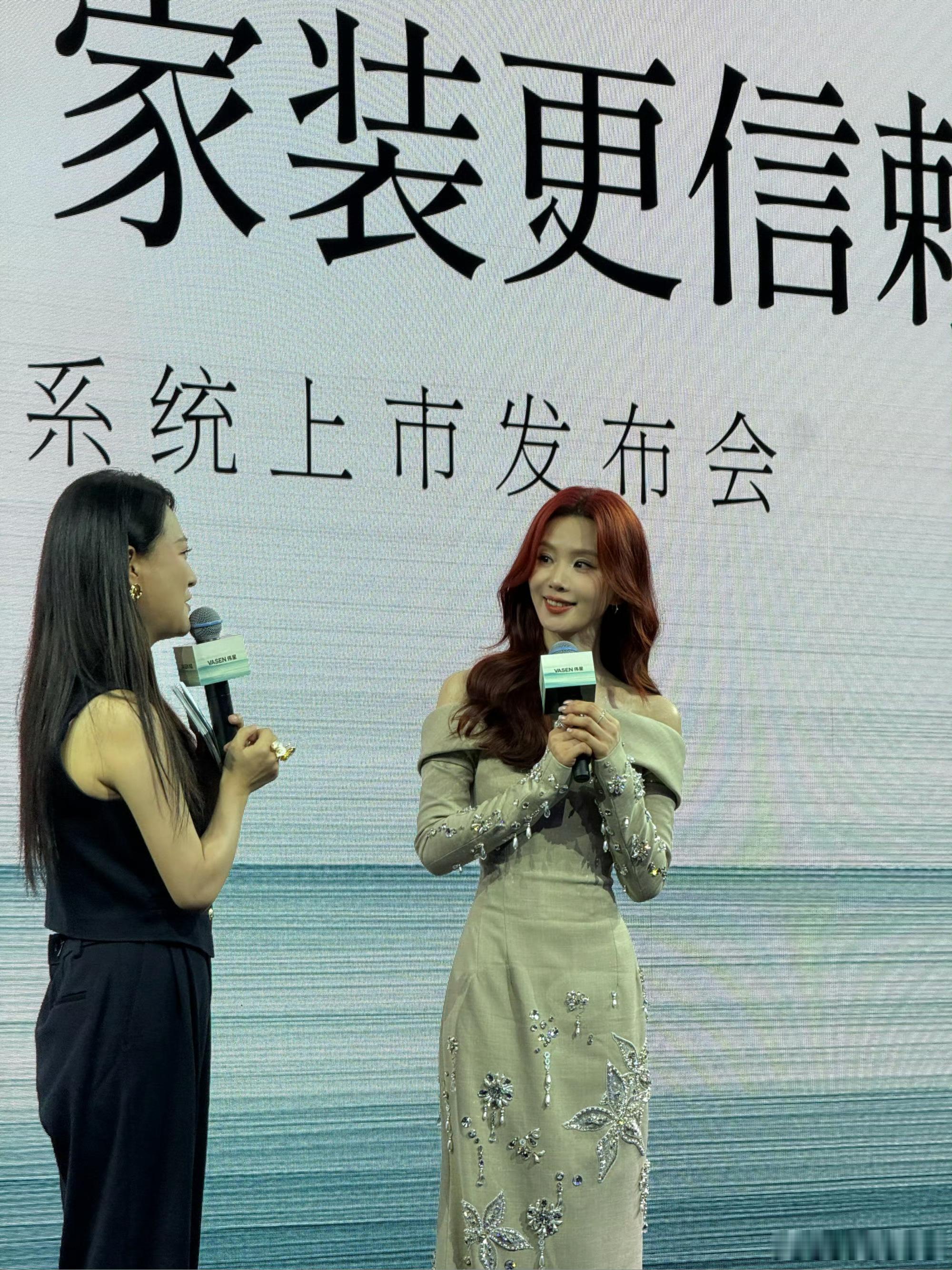 刘诗诗红发大波浪 一姐今天温柔的像春水，红发造型可以半永久吗[笑而不语] ​​​