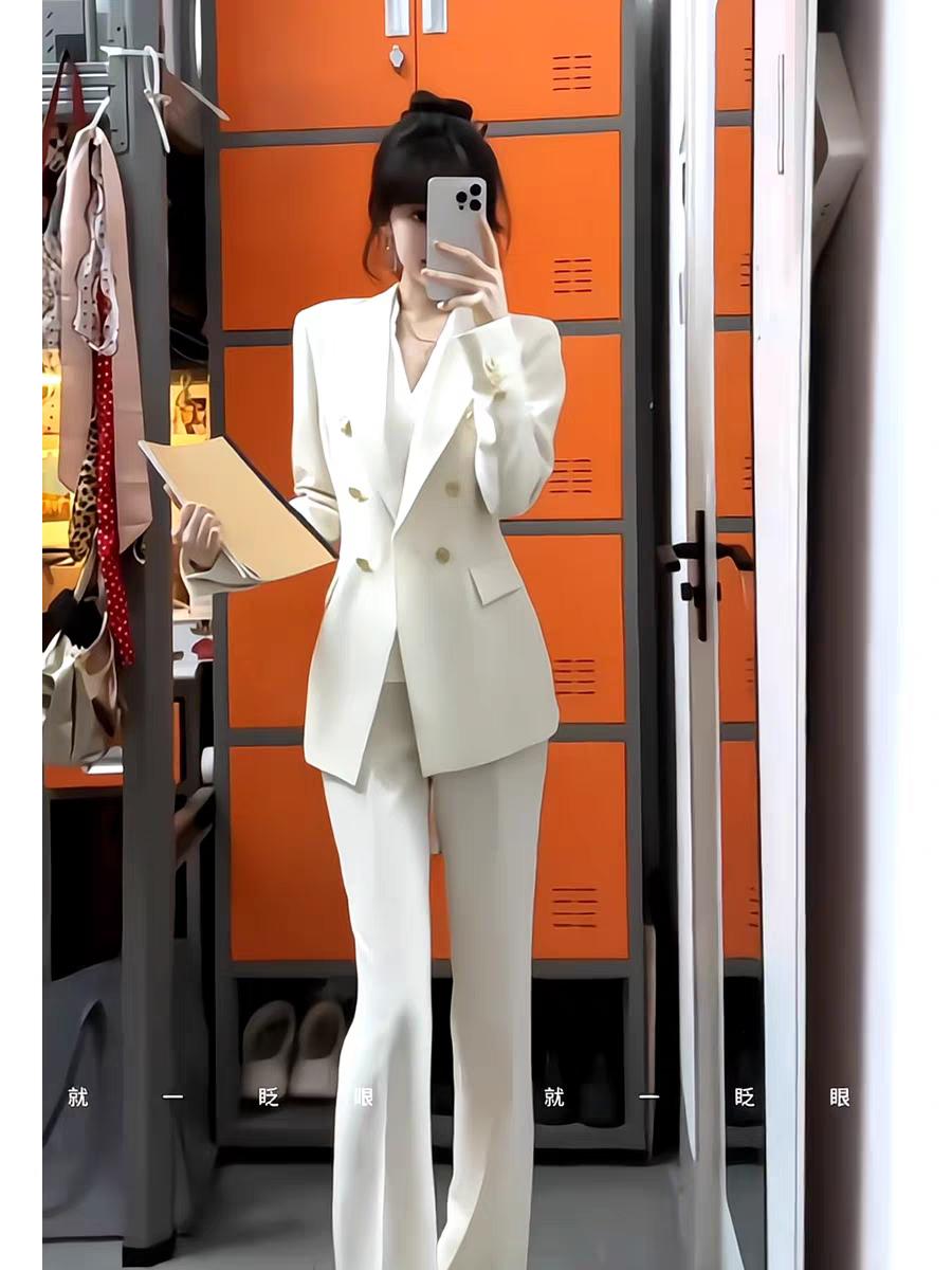 职场怎么穿简约高级? 女生怎么穿搭会看上去很优雅 简约版修身职业套装