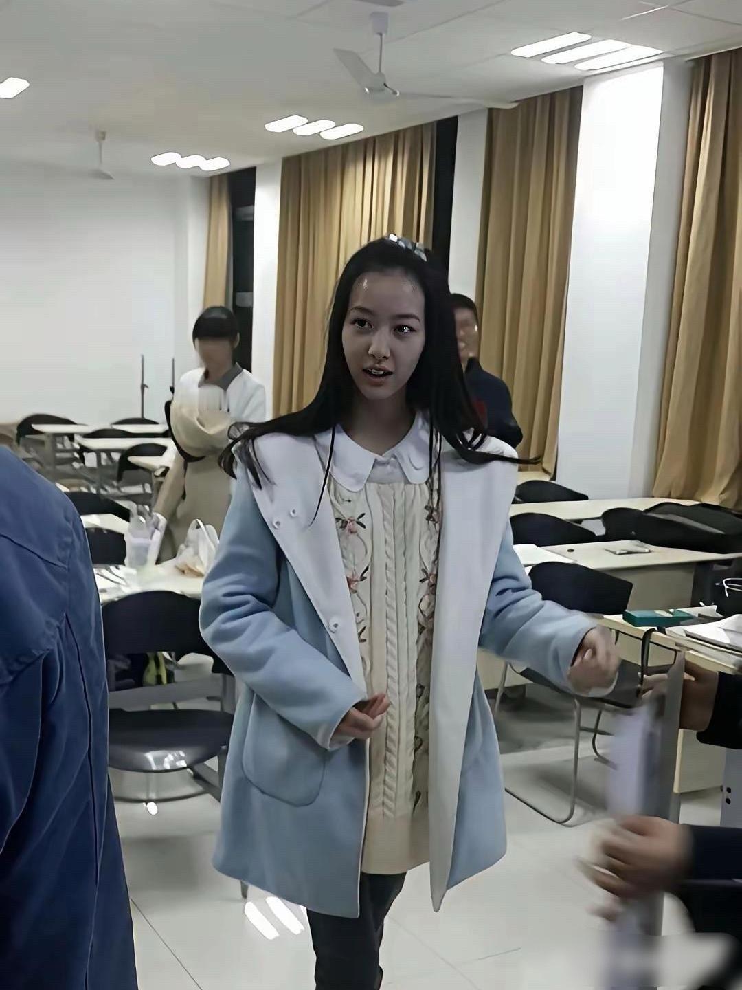 陈都灵大学真是校花 这素颜把好多人都比下去了 