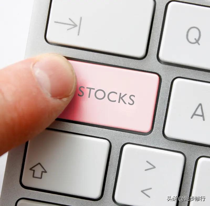 听过一个观点：一件事重复1000遍，就能成为专家。

这个观点在我看来实则大错特