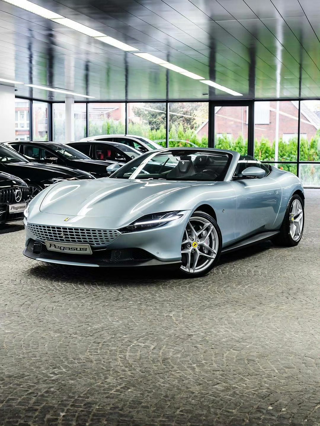 法拉利 Roma Spider 