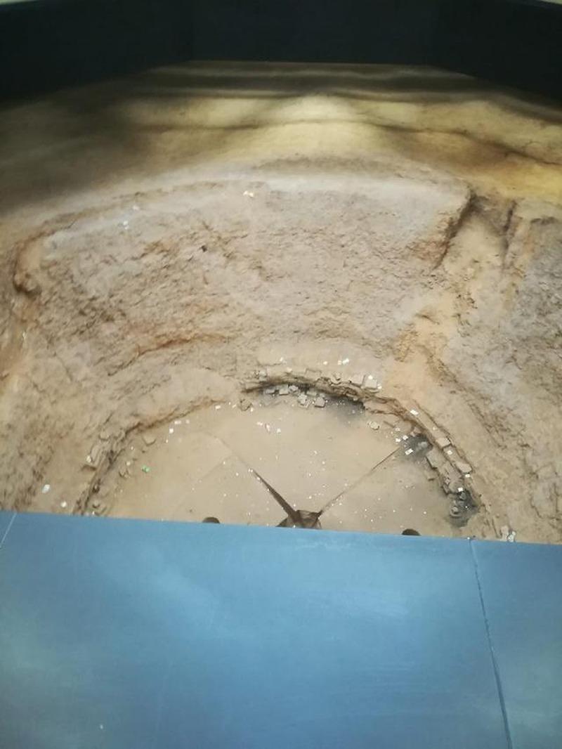 一根木柱，直径约4米，撑起了一座高约90米的建筑。

这是1986年考古队在洛阳