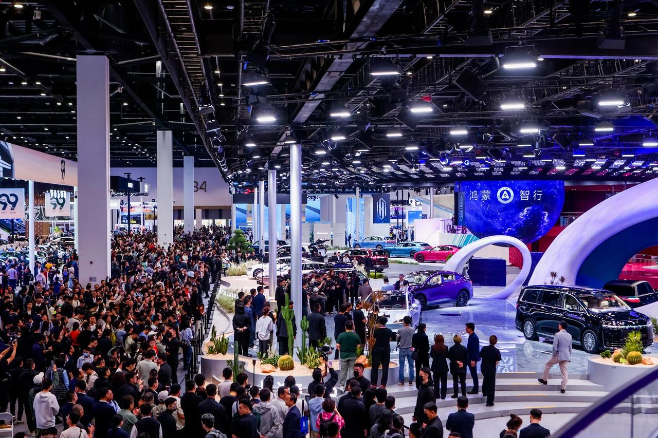 当旅行车和MPV都变智能，市场格局真要变了
本届北京车展上，享界S9T旅行车和智