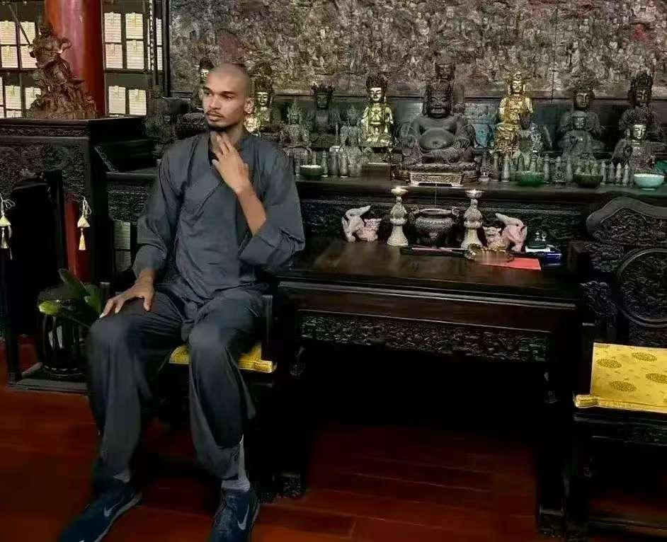 文班猛男落泪，可能不是激动，而是师傅被判了24年？网友真是有才啊。
111比10