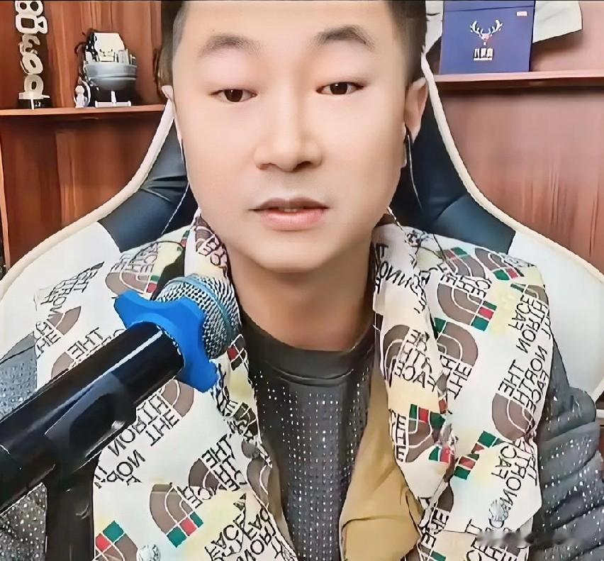 宇文泡发文怒斥九天落井下石，九天回应宇文泡：
以前在二丫咱俩坐不到一桌，在快手咱