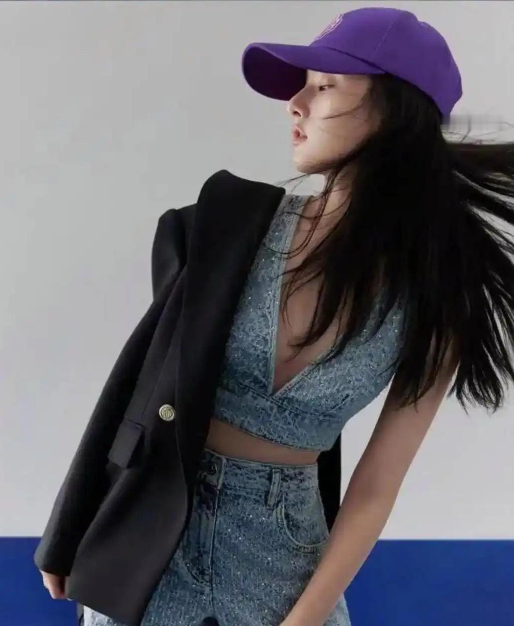 宋祖儿的写真清新灵动，每一帧都美得像画中仙！ 