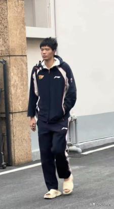 广东男篮再度迎来重大变动，国手中锋焦泊乔因个人私事暂时离队，这一消息在 CBA 