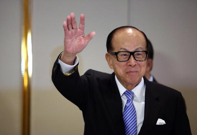 香港有难，李嘉诚也出手了！

11月26日下午，香港新界大埔宏福苑的烟火气被一场