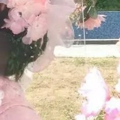 香蕉的种植方法一、土壤：养殖香蕉树需要营养成分很高的土壤进行种植，可以在种植土的