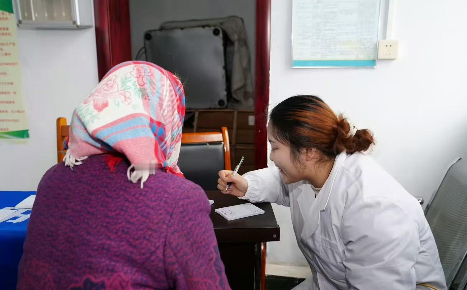 全国首批用上AI助手的村医AI助力村医，诊疗更精准，服务偏远乡亲。科技温暖人心，