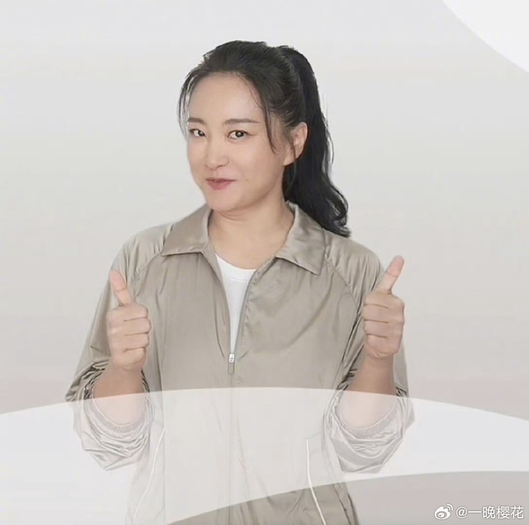 贾玲近照又瘦了视频里看着状态好好呀 姐姐又美丽啦 ​​​