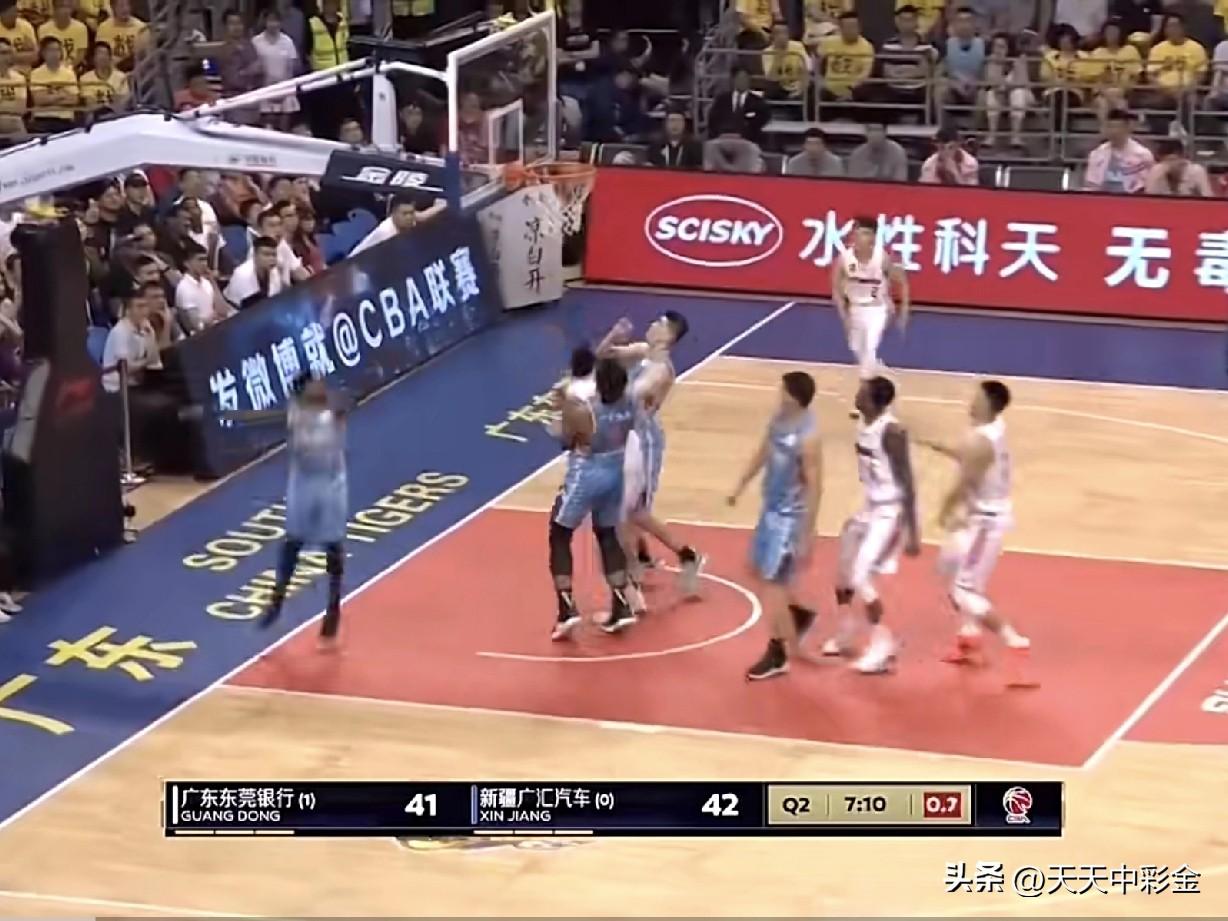 “神仙打架”的常规赛 (2018年)：广东与新疆那场经典战，双方多名主力拼到抽筋