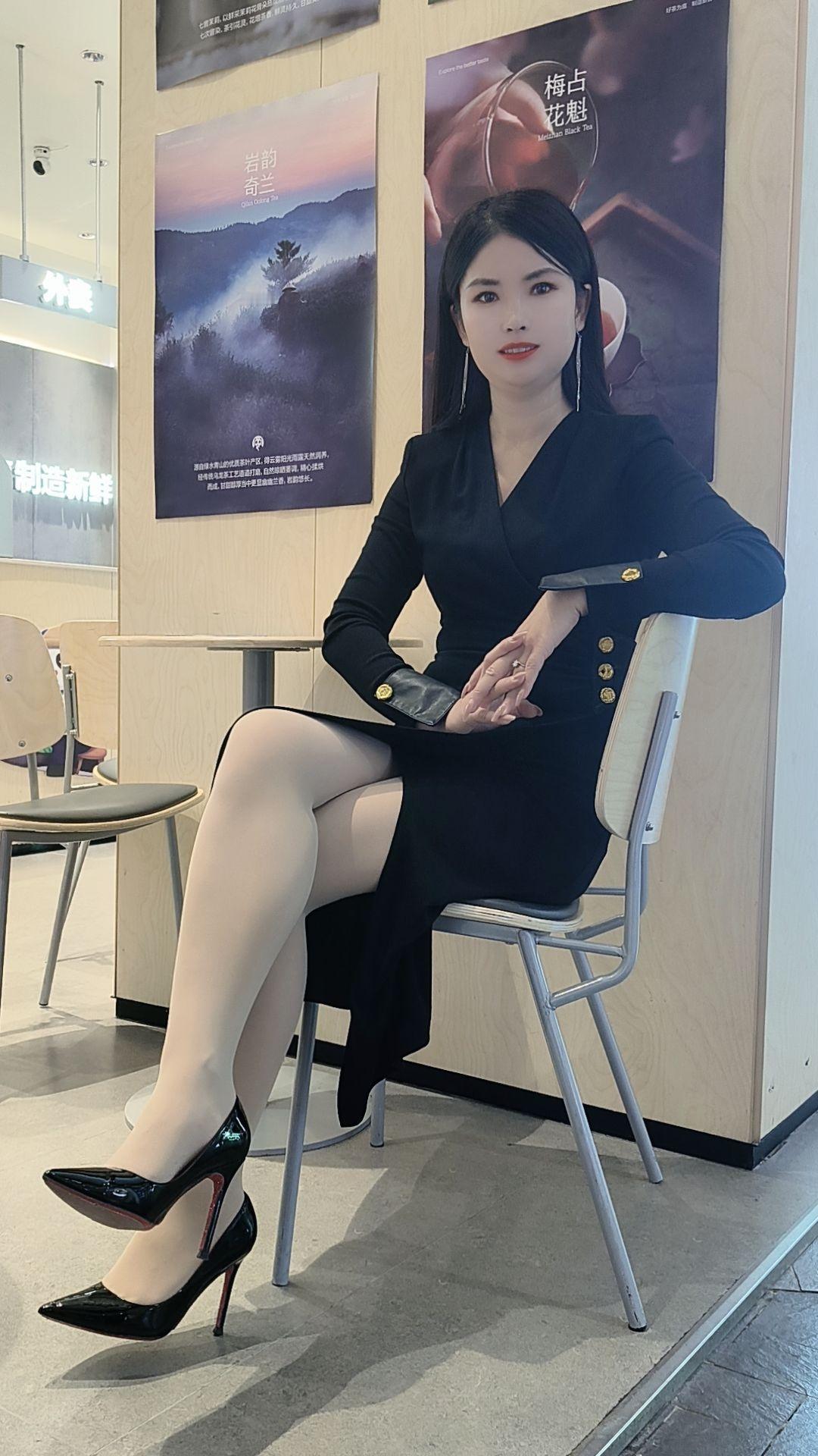 哪种身材的女人穿衬衣半裙好看