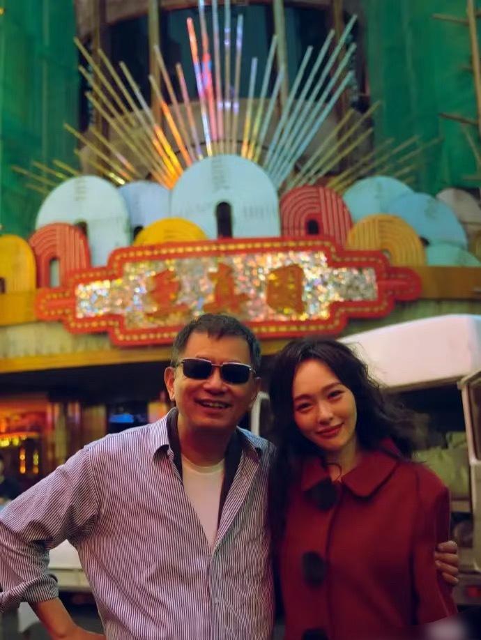 最近，古二在社交媒体上曝光的录音，把王家卫推上了风口浪尖。这段录音发生在《繁花》