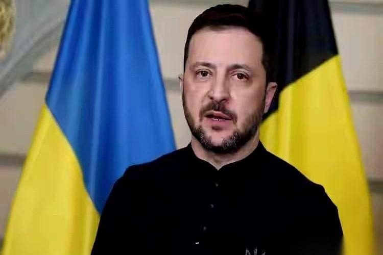 4月6号，基辅。泽连斯基还在等白宫的电话，太平洋另一边，一份文件悄悄递了过来。