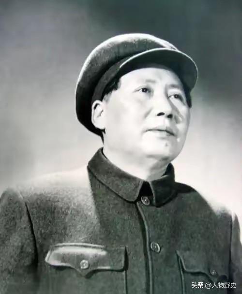 民间怀念毛主席热潮持续高涨，背后藏着最清醒的时代民意。

近些年，一股真挚厚重的